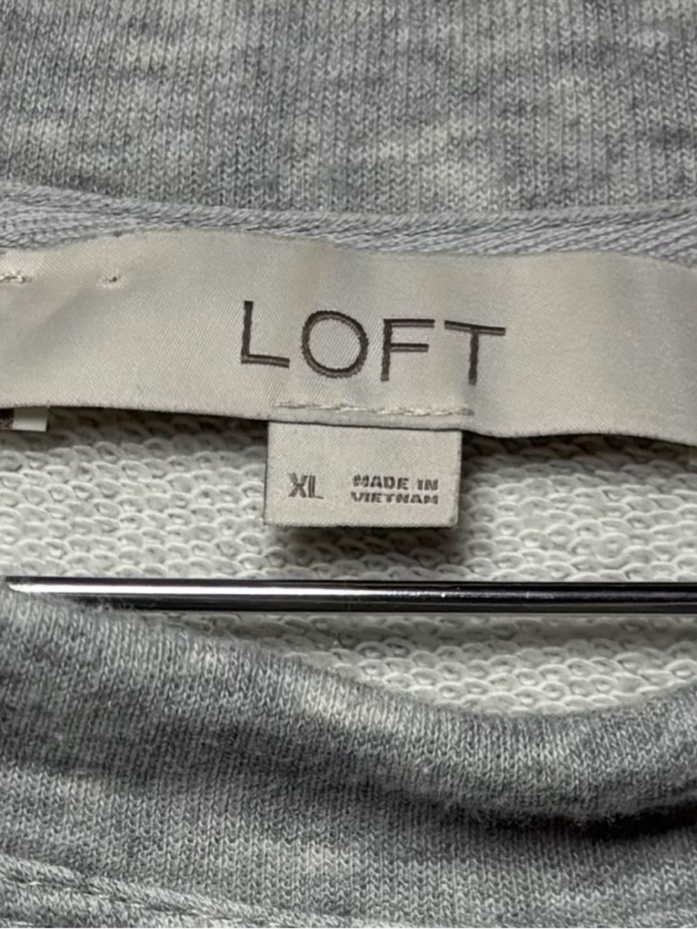 LOFT Light Heather Greg Quilted Puff Sleeve Sweatshirt, size XL - Picture 3 of 4